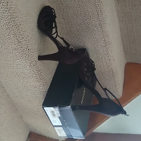 ST. JOHN 4" Heal Shoes - Picture 5 of 5